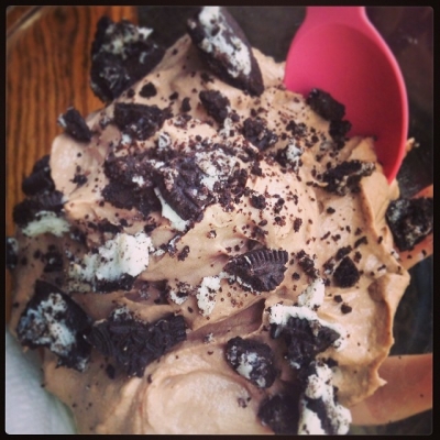 Chocolate Peanut Butter Cookies and Cream Proyo