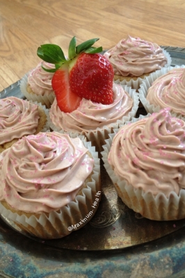 Strawberry Margarita Cupcakes With Strawberry Cocoa Cheesecake Frosting